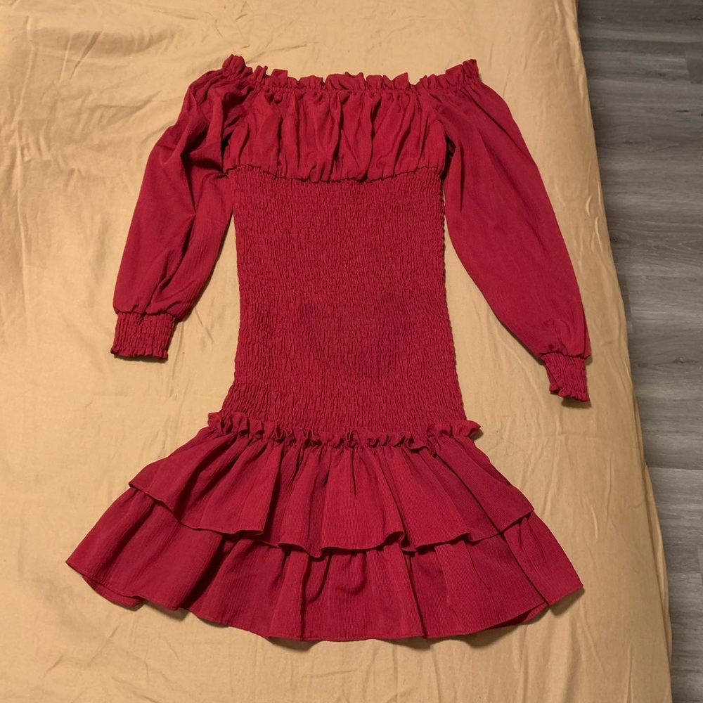 Off shoulder dress in red